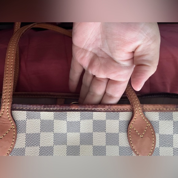Louis Vuitton Neverfull MM - Picture 7 of 16